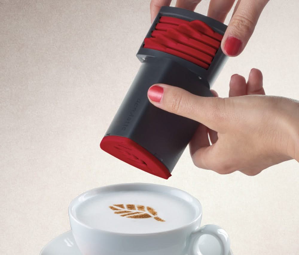 Set de saupoudreuse a cacao Aerolatte - Cappuccino Artist - en inox - 6 pochoirs