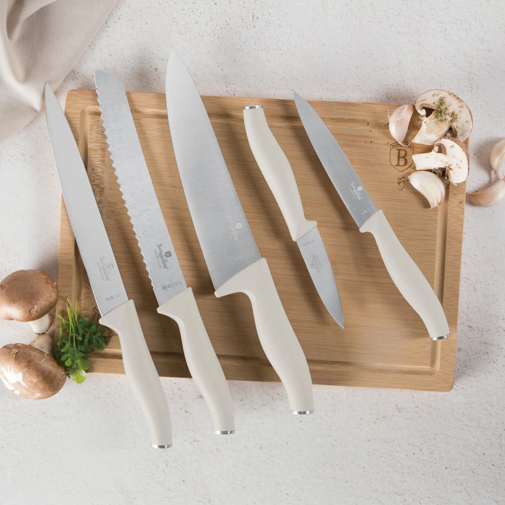 Ensemble de couteaux avec planche à découper BerlingerHaus mat crème 6 pièces - Couteau de chef, Couteau à pain, Couteau à viande, Couteau d'office & Éplucheur