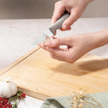 Ensemble de Couteaux avec Barre Magnétique en Bois d'Acacia BerlingerHaus Taupe - 6 pièces - Couteau de Chef, Couteau à Pain, Couteau Santoku, Couteau d'Office & Éplucheur