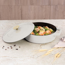 Sauteuse en fonte BerlingerHaus mat crème ø 26 cm - adapté à toutes les sources de chaleur - revêtement antiadhésif émaillé