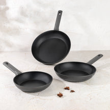 Batterie de cuisine Poêle BerlingerHaus Mat Anthracite 3-Pièces - ø 20, 24 & 28 cm - compatible avec toutes les sources de chaleur - revêtement antiadhésif standard