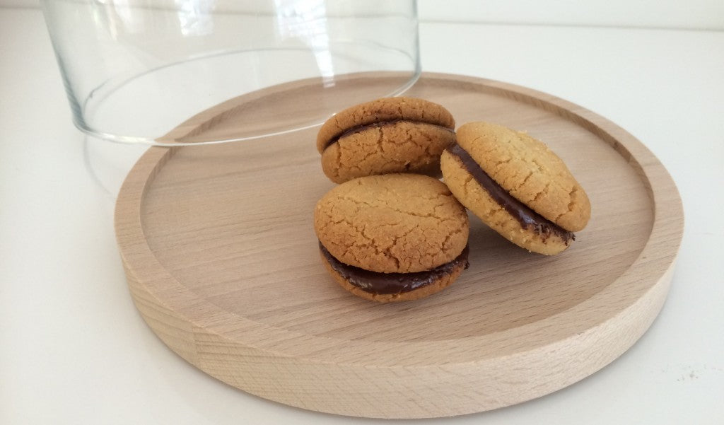 Biscuits italiens aux noisettes garnis de chocolat fondant