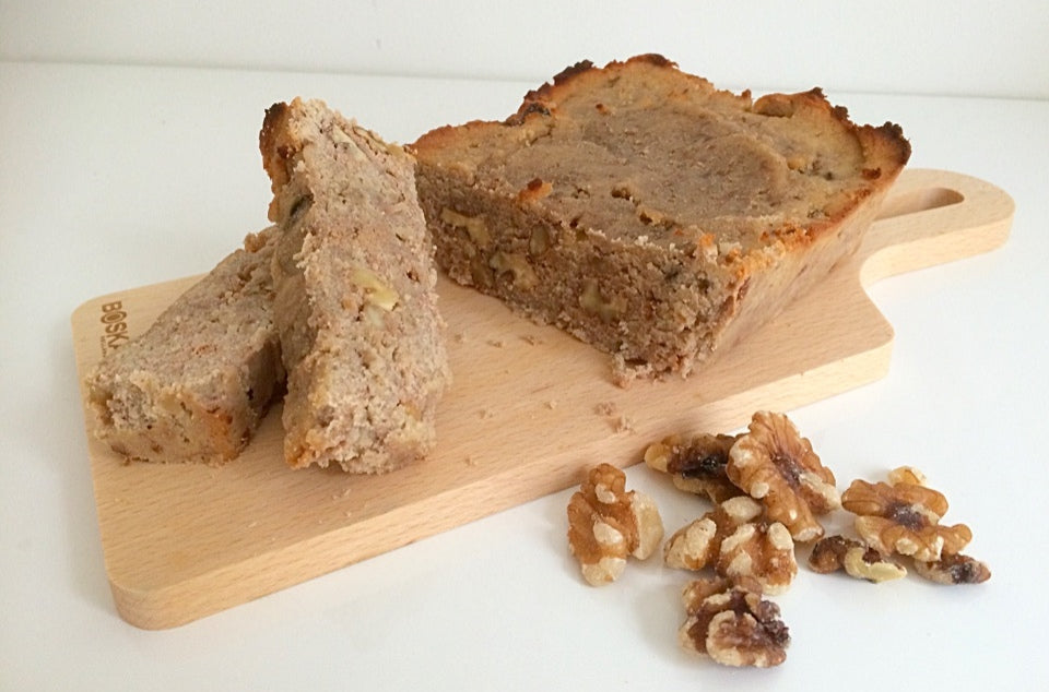 Banana bread sans gluten avec une touche de miel et des noix croustillantes