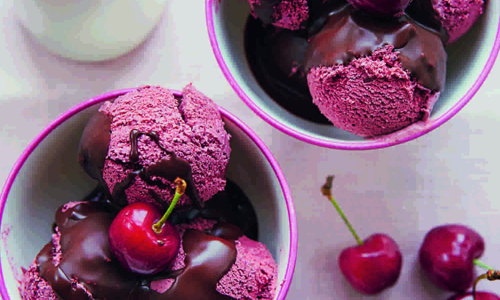 Glace crémeuse aux fruits rouges, frais ou surgelés