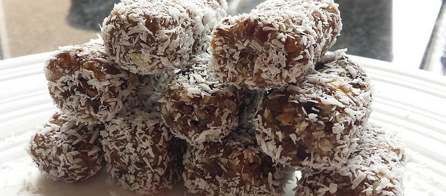 Barres gourmandes saines aux dattes, flocons d'avoine et cacao