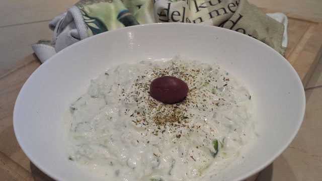 Crémeux, très aillé et rafraîchissant : comment préparer le tzatziki comme il se doit