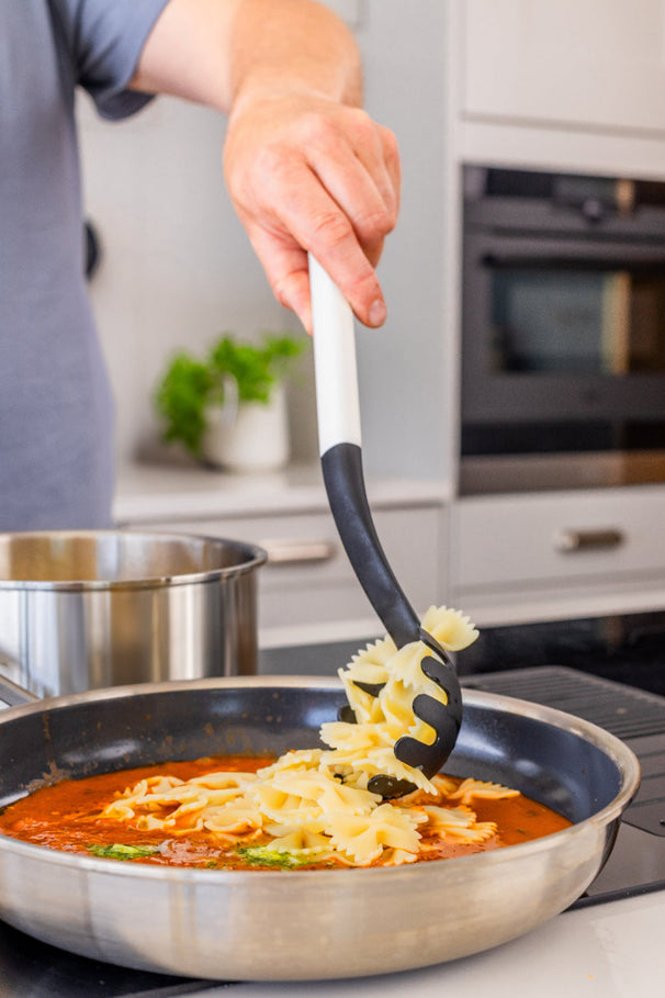 Cuillère à spaghetti KitchenAid - Pelle à pâtes - Classic Porcelaine Blanche - 34cm