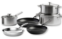 Ensemble de casseroles KitchenAid Multi-Ply Stainless Steel 6-pièces : casserole ø 20 et 24 cm, casserole ø 16 cm et poêle ø 24 cm + poêle Classic Forged ø 24 et 28 cm