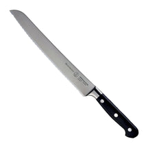 Messermeister Broodmes Meridian Elite 23 cm met zwart heft, vrijstaand op witte achtergrond
