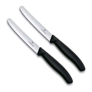 Victorinox Tomatenmesjes Swiss Classic 11 cm gekarteld 2 stuks met zwart heft, vrijstaand op witte achtergrond