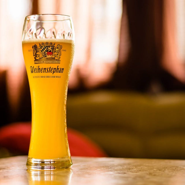 Verres à bière blanche et de blé