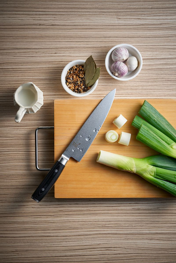 Couteau de chef Yaxell - 20 cm - acier damassé inoxydable 69 plis - manche en Micarta.