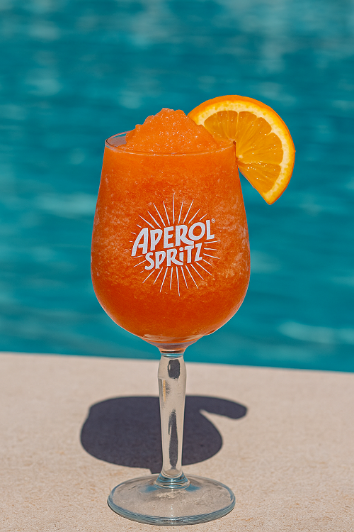 Commencez votre été avec une slush Aperol glacée et rafraîchissante !