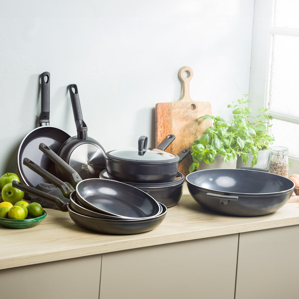 BK Hapjespan met deksel Easy Induction Zwart ø 24 cm / 3.4 Liter - sfeerbeeld 1