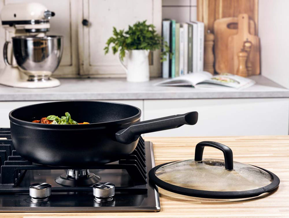 BK Hapjespan met deksel Easy Induction Zwart ø 28 cm / 4.6 Liter - sfeerbeeld 3