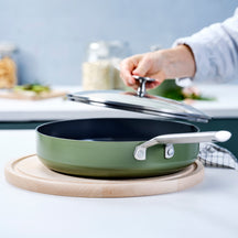 BK Hapjespan met deksel Sublime Olive Green ø 28 cm / 3.6 Liter - sfeerbeeld 1