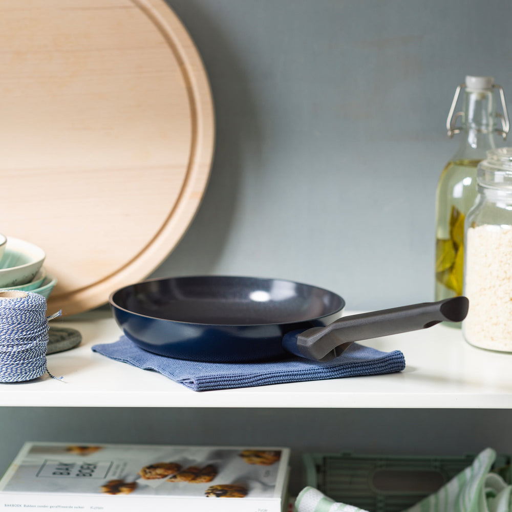 BK Koekenpan Enjoy Oxford Blue ø 24 cm - sfeerbeeld 1