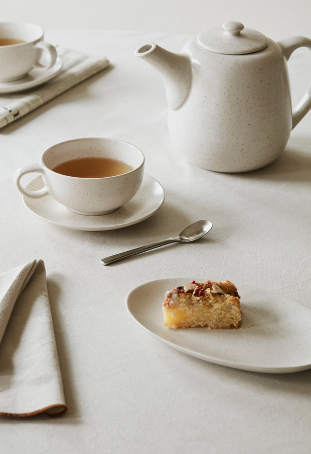 service à thé Broste Copenhagen Nordic Vanilla 7 pièces / 2 personnes - 1 théière, 2 assiettes ovales et 2 tasses et coucoupes