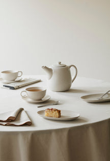 service à thé Broste Copenhagen Nordic Vanilla 7 pièces / 2 personnes - 1 théière, 2 assiettes ovales et 2 tasses et coucoupes