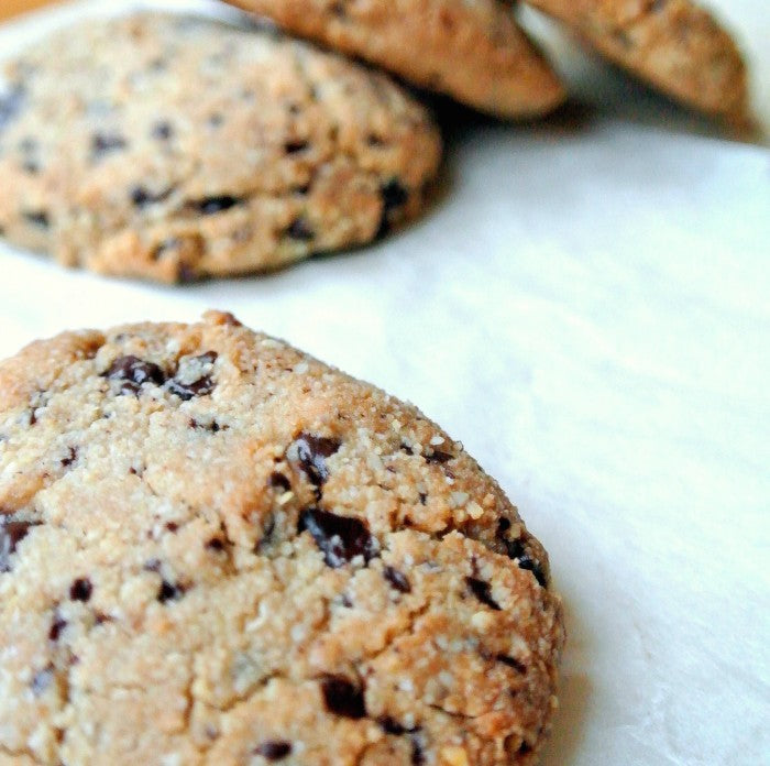 Biscuits sans gluten au chocolat noir et aux édulcorants naturels