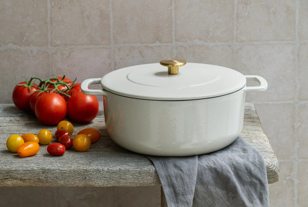 Cocotte avec couvercle en Fonte Combekk Sand ø 24 cm / 3,8 Litres - revêtement émaillé antiadhésif