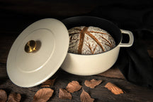Combekk Braadpan met deksel Gietijzer Sand ø 24 cm / 3.8 Liter - sfeerbeeld 2