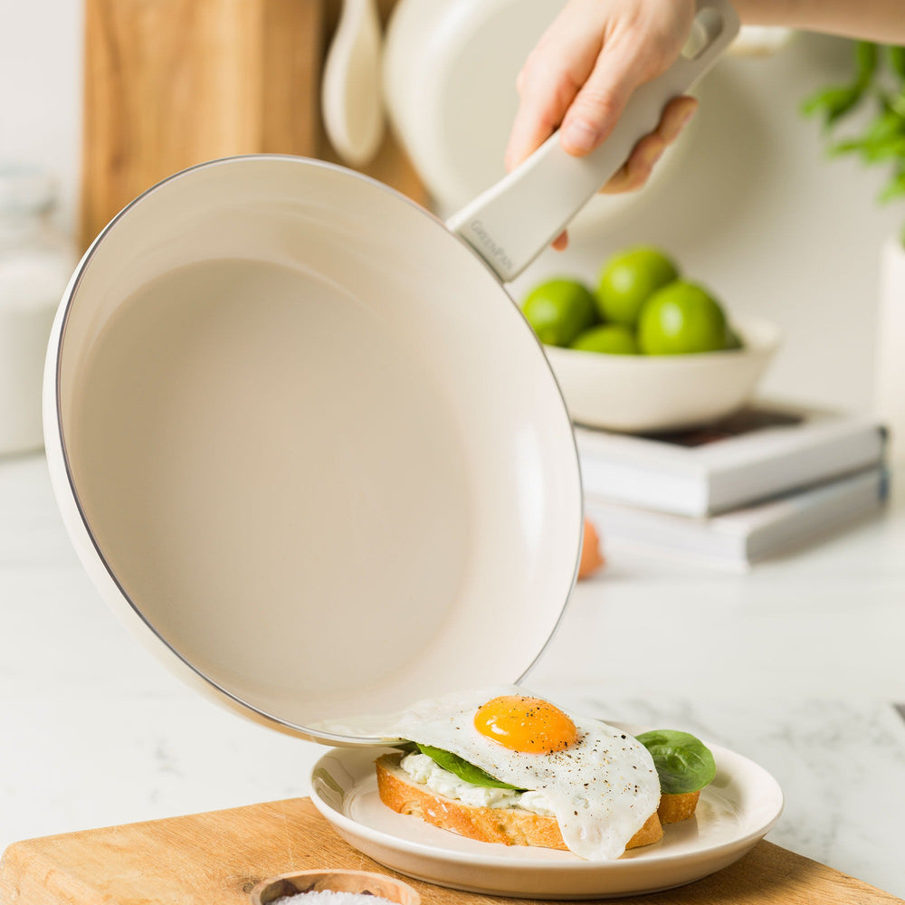 GreenPan Koekenpan Essence Pro Clay ø 28 cm - sfeerbeeld 3