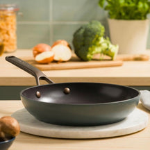 KitchenAid Koekenpan Advanced Juniper Black ø 24 cm - sfeerbeeld 1