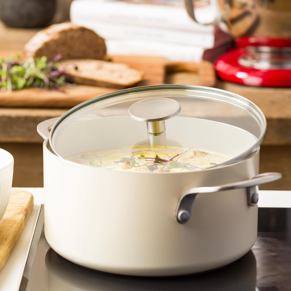 KitchenAid Kookpan Aluminium Almond Cream ø 20 cm / 3.1 Liter - sfeerbeeld 2