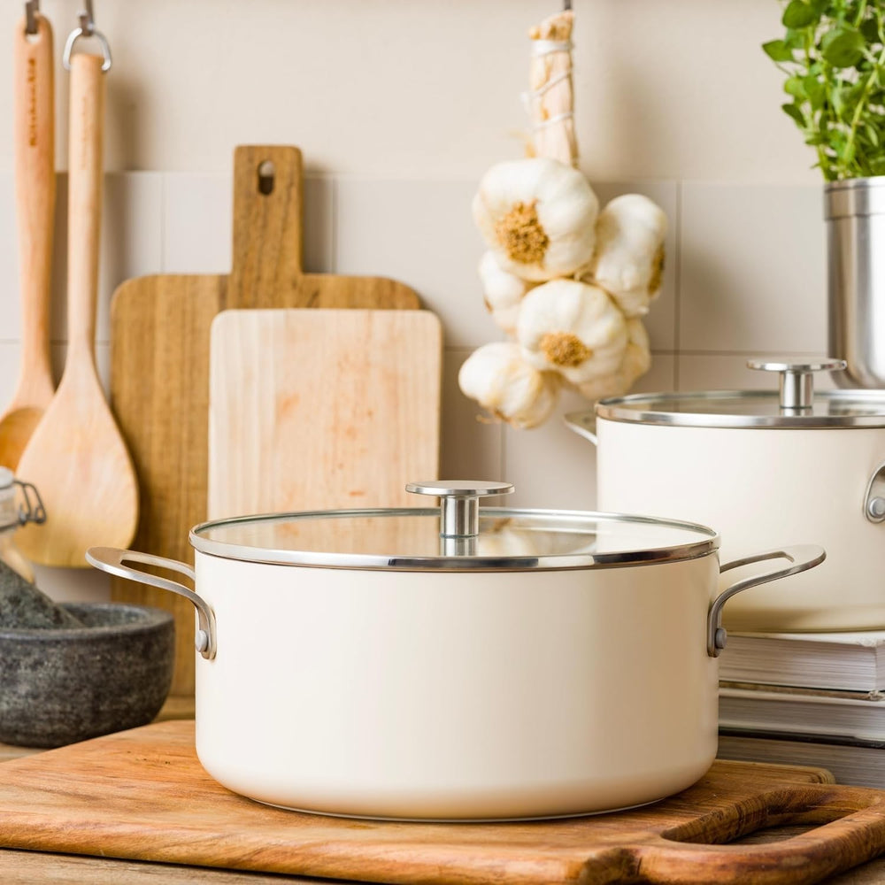 KitchenAid Kookpan Aluminium Almond Cream ø 24 cm / 4.9 Liter - sfeerbeeld 1