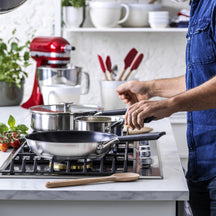 KitchenAid Koekenpannenset Classic RVS 2-delig - ø 24 & 28 cm - sfeerbeeld 2