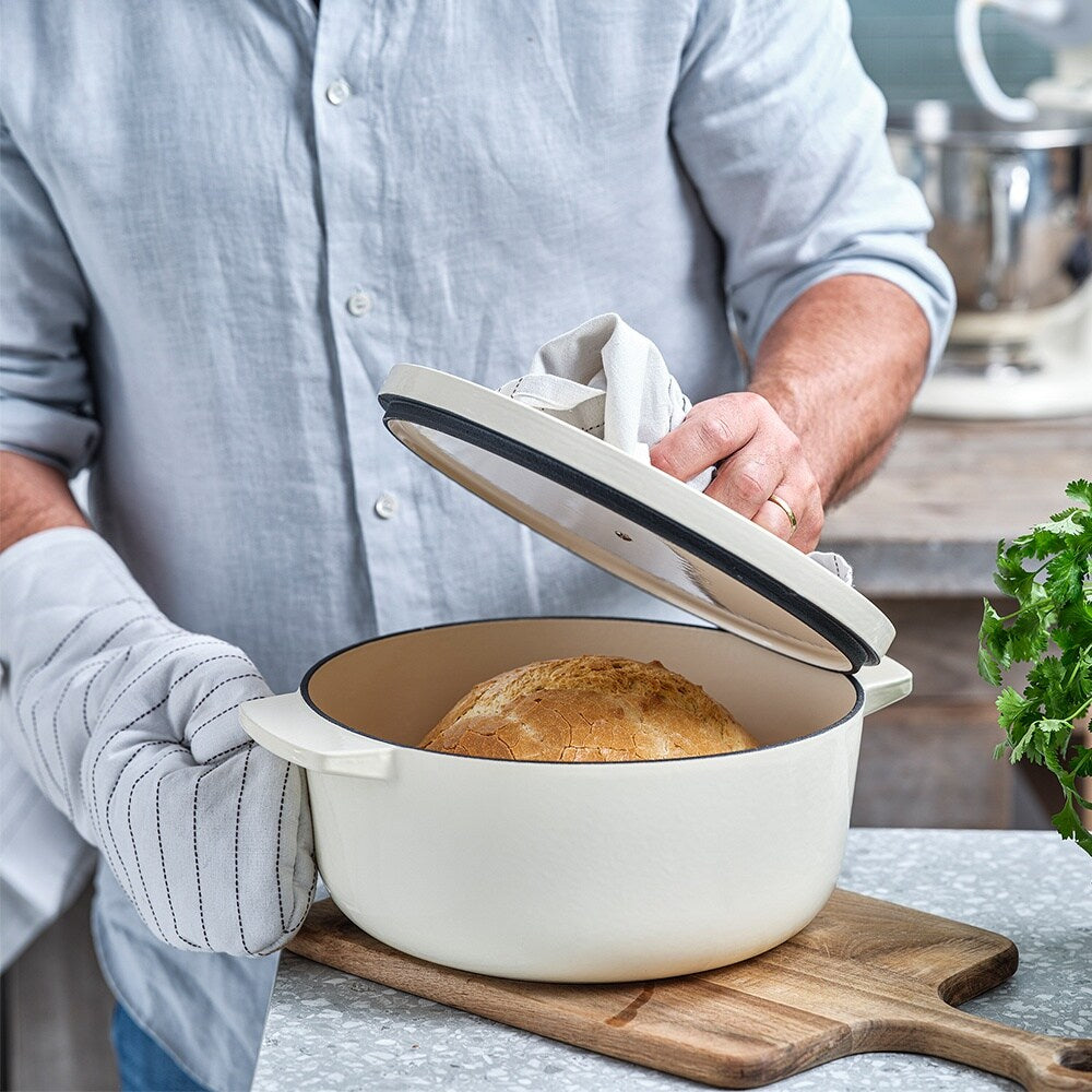 KitchenAid Braadpan Gietijzer Cream ø 26 cm / 5.2 Liter - sfeerbeeld 1