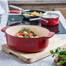 KitchenAid Braadpan Ovaal Gietijzer Empire Red 30 cm / 5.6 Liter - sfeerbeeld 1