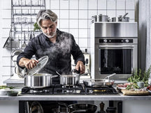 Ensemble de casseroles KitchenAid Multi-Ply Stainless Steel 6-pièces : casserole ø 20 et 24 cm, casserole ø 16 cm et poêle ø 24 cm + poêle Classic Forged ø 24 et 28 cm