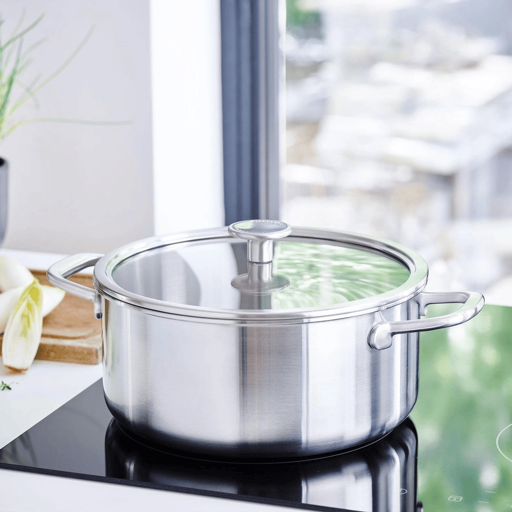 Ensemble de casseroles KitchenAid Multi-Ply Stainless Steel 6-pièces : casserole ø 20 et 24 cm, casserole ø 16 cm et poêle ø 24 cm + poêle Classic Forged ø 24 et 28 cm