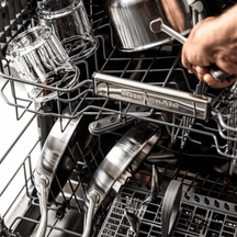 Ensemble de casseroles KitchenAid Multi-Ply Stainless Steel 6-pièces : casserole ø 20 et 24 cm, casserole ø 16 cm et poêle ø 24 cm + poêle Classic Forged ø 24 et 28 cm