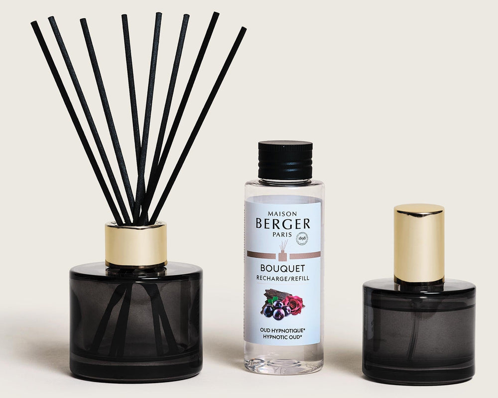 Maison Berger Giftset Duo Celebration - Geurstokjes 90 ml & Roomspray 50 ml - Hypnotic Oud - geurstokjes, navulling + roomspray