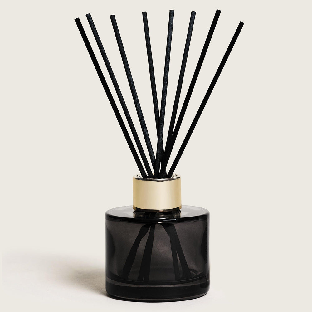 Maison Berger Giftset Duo Celebration - Geurstokjes 90 ml & Roomspray 50 ml - Hypnotic Oud - vooraanzicht geurstokjes