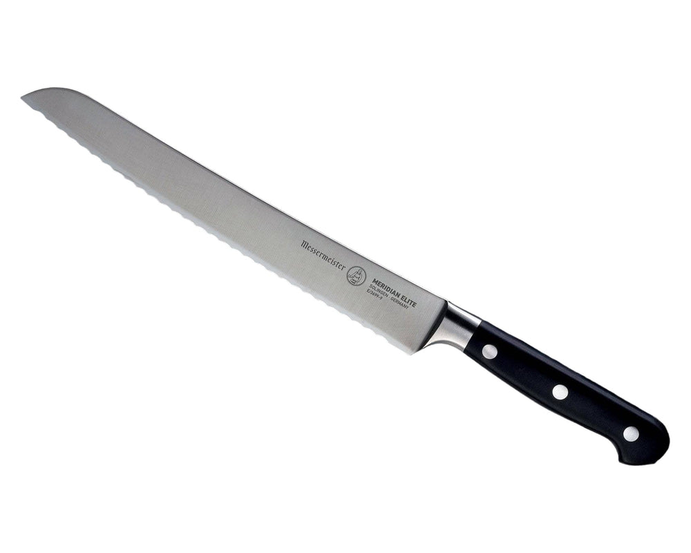 Messermeister Broodmes Meridian Elite 23 cm - schuin aanzicht
