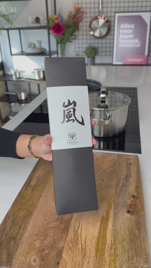 Couteau Santoku Yaxell, lame de 12,5 cm, acier damassé inoxydable 69 plis, manche en Micarta.