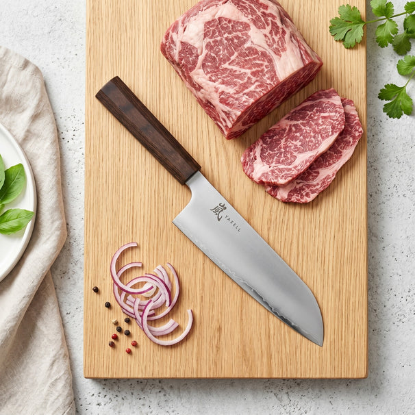 Couteau Yaxell Santoku Hana 16,5 cm - acier inoxydable 3 couches - manche en bois Pakka marron foncé