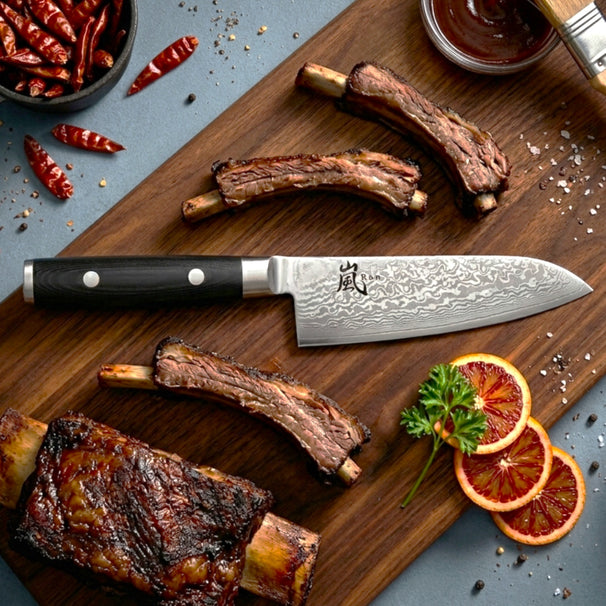 Couteau Santoku Yaxell, lame de 12,5 cm, acier damassé inoxydable 69 plis, manche en Micarta.