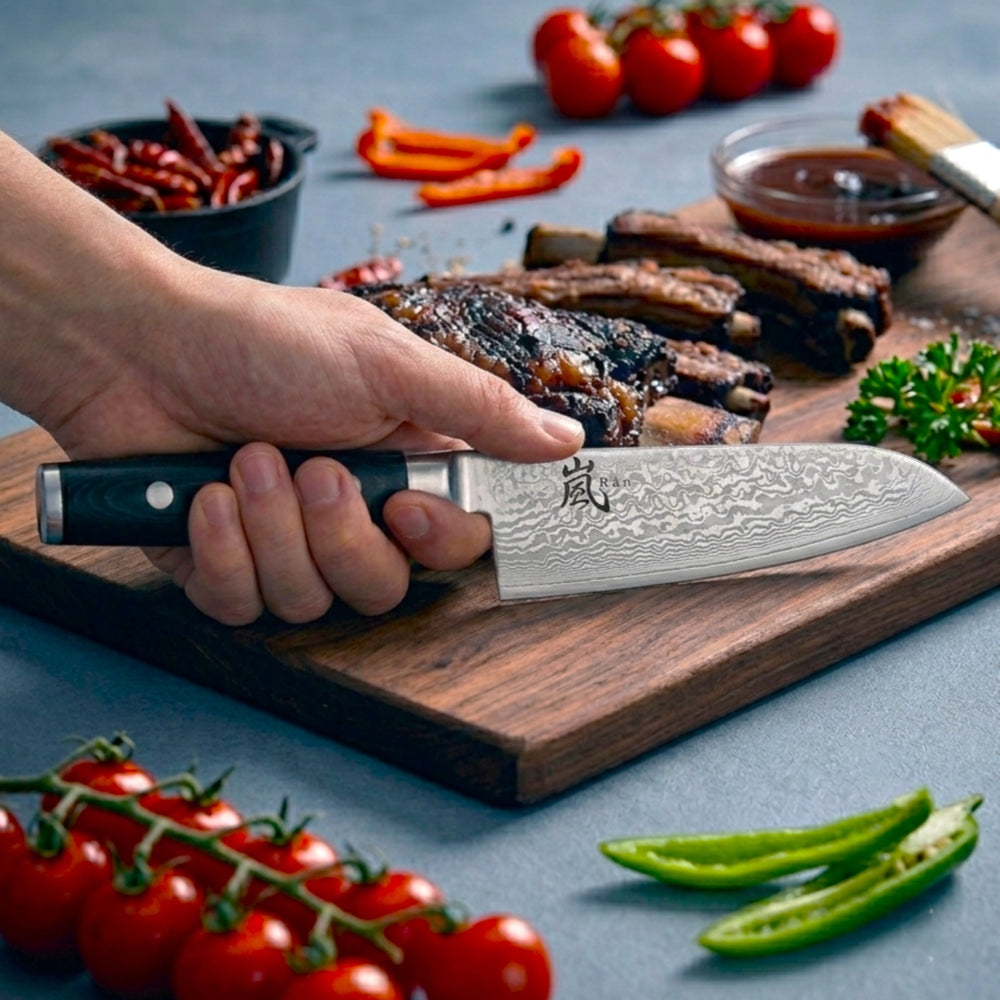 Couteau Santoku Yaxell, lame de 12,5 cm, acier damassé inoxydable 69 plis, manche en Micarta.