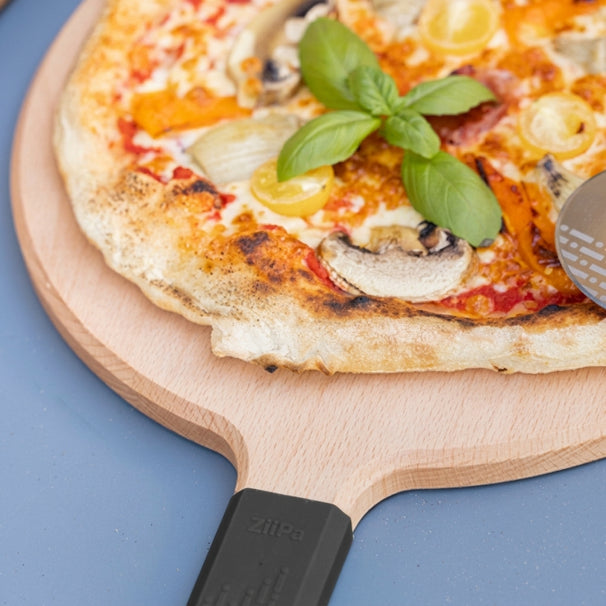 Planche de service / Planche à pizza ZiiPa Sora en bois de hêtre antracite - ø 31 cm
